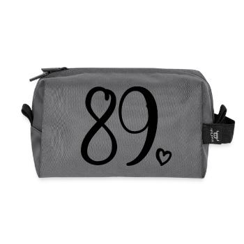 Süße Nummer 89, 89 Jahre alt, Geschenk zum 89. Geburtstag - Recycelte Kulturtasche - Anthrazit - Vorne