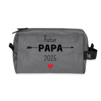 Werdender Papa 2025 - Recycelte Kulturtasche - Anthrazit - Vorne
