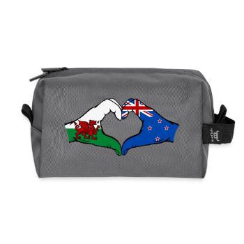 Pays de Galles Nouvelle-Zélande drapeau mains forme coeur - Trousse de toilette en tissu recyclé - anthracite - Devant