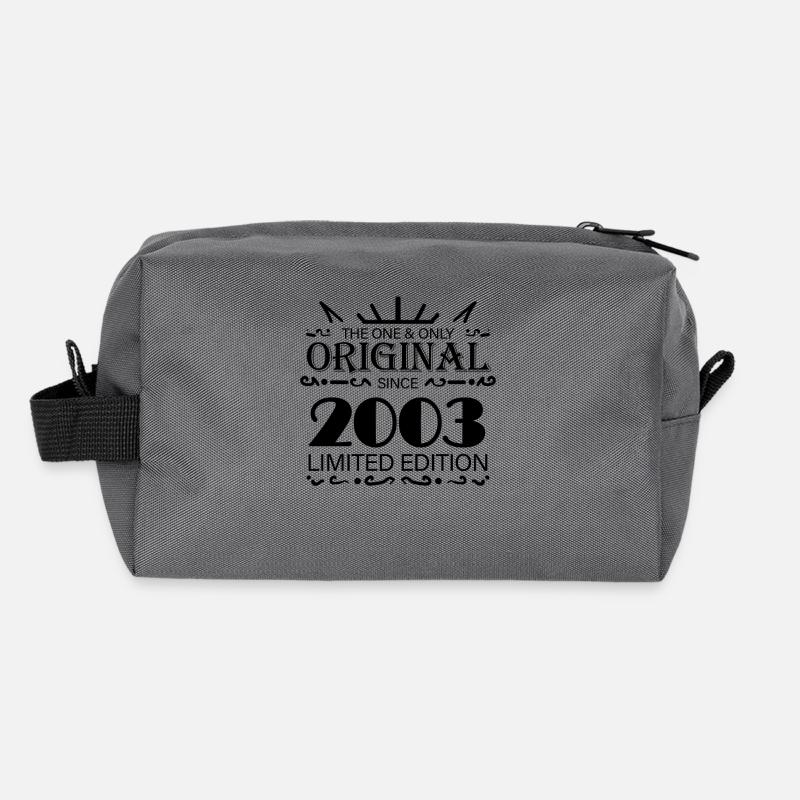 2003 - Année de construction 2003 - Né en 2003 Trousse de toilette en tissu recyclé
