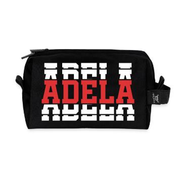 T-Shirt Adelia T-Shirt Geschenkidee gestapelter Text - Recycelte Kulturtasche - Schwarz - Vorne