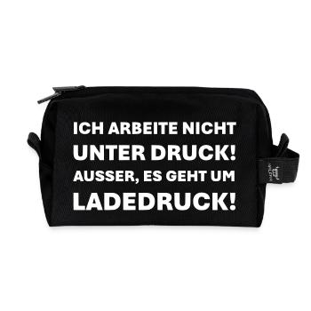 Ich arbeite nicht unter Druck - Recycelte Kulturtasche - Schwarz - Vorne