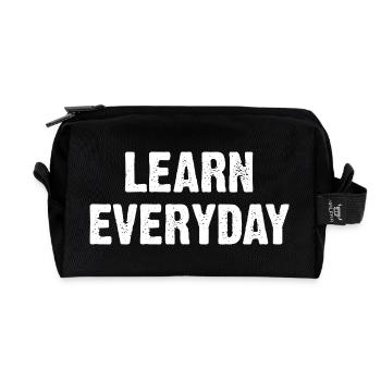 Learn Everyday Bold Typography - Recycelte Kulturtasche - Schwarz - Vorne
