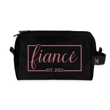Verlobte Est. 2023 Verlobungsgeschenk Hochzeit des Bräutigams - Recycelte Kulturtasche - Schwarz - Vorne