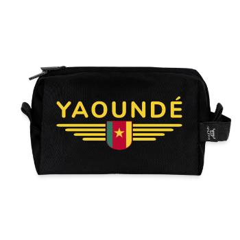 Yaoundé Design – Fier de la capitale du Cameroun - Trousse de toilette en tissu recyclé - noir - Devant