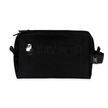 Genervte Möwe – Bliev mi of! - Recycelte Kulturtasche - Schwarz - Vorne
