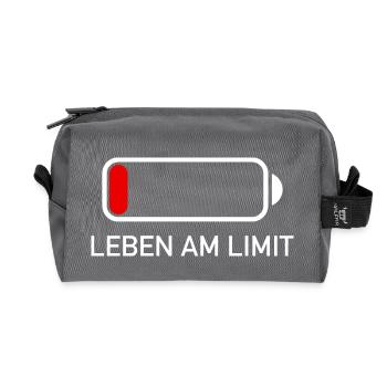 Leben am Limit Lustiger Spruch Geschenk Handy Akku - Recycelte Kulturtasche - Anthrazit - Vorne