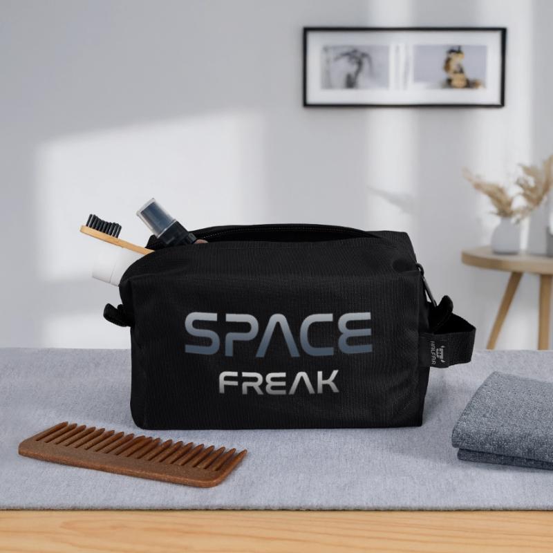Space Freak Celestial Gradient Tee Recycelte Kulturtasche