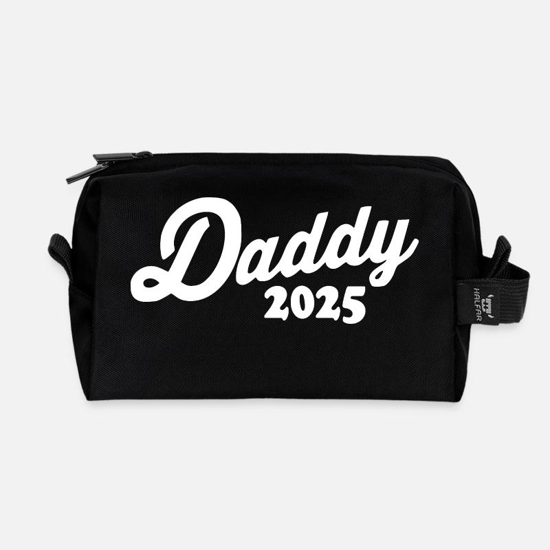Daddy 2025 - Recycelte Kulturtasche - Schwarz