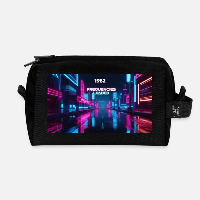 FREQUENCIES LOADED - Recycelte Kulturtasche - Schwarz