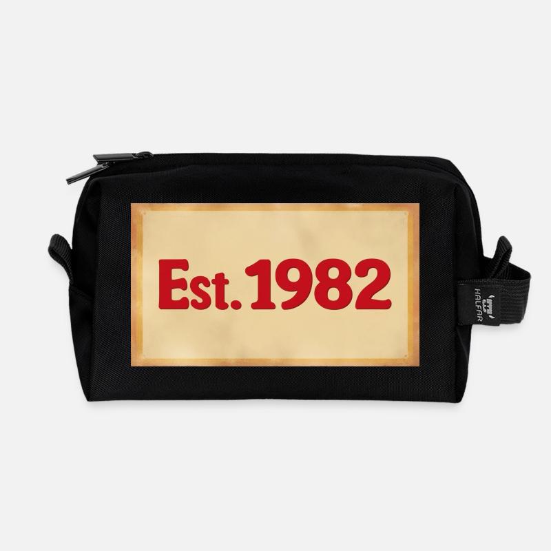 Est. 1982 - Recycelte Kulturtasche - Schwarz