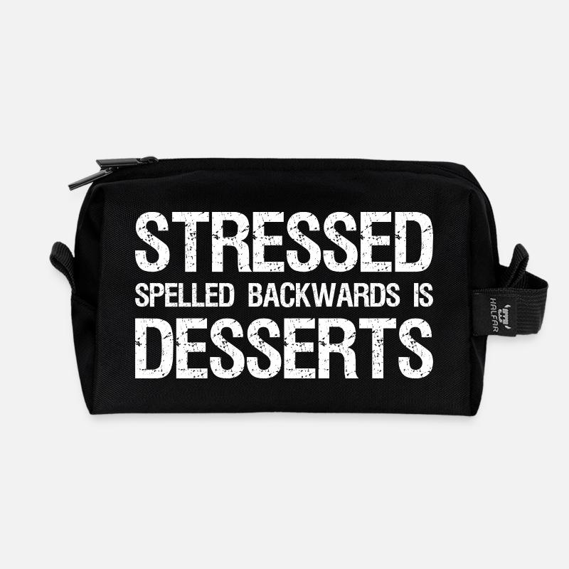 Stressed Spelled Backwards is Desserts - Recycelte Kulturtasche - Schwarz