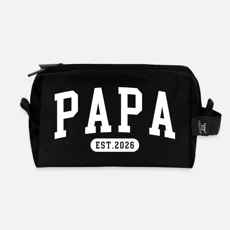 Papa est. 2026 Geschenk – Stolzer Vater Design - Recycelte Kulturtasche - Schwarz
