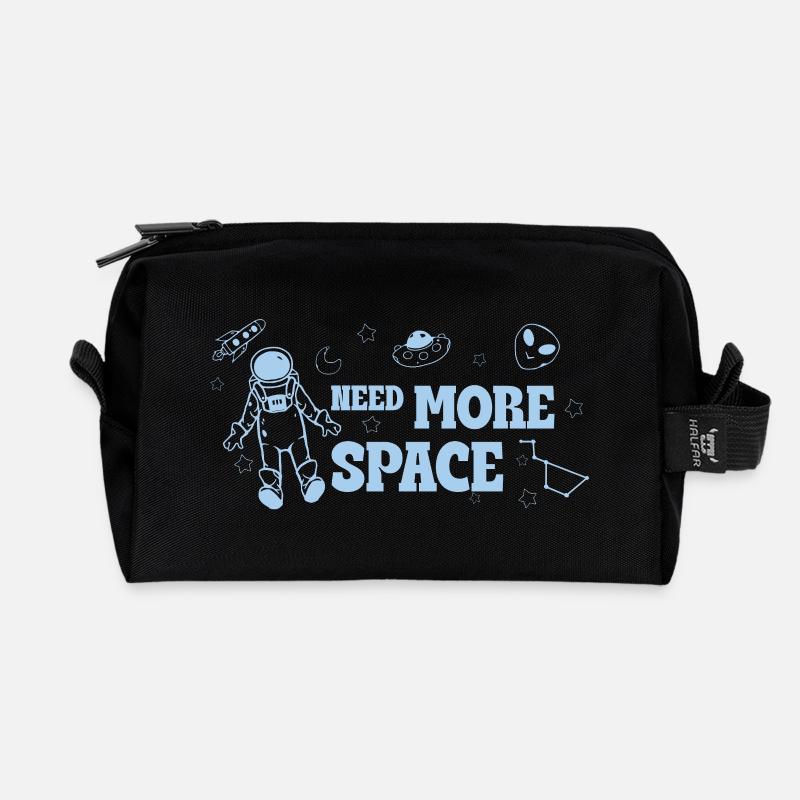 Need More Space – Lustiger Weltraum Spruch - Recycelte Kulturtasche - Schwarz