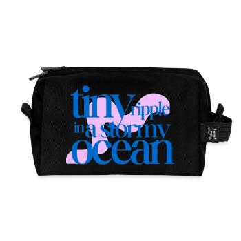 Tiny ripple in a stormy ocean (rosè background) - Recycled Toiletry Zip Bag - black - Front