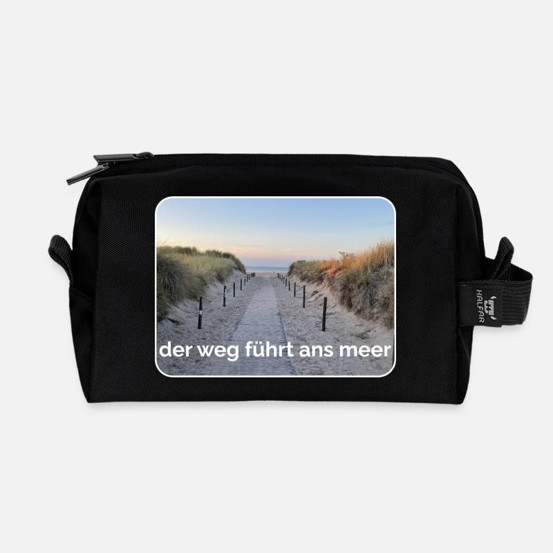 Weg zum Meer – Sandpfad am Strand - Recycelte Kulturtasche - Schwarz