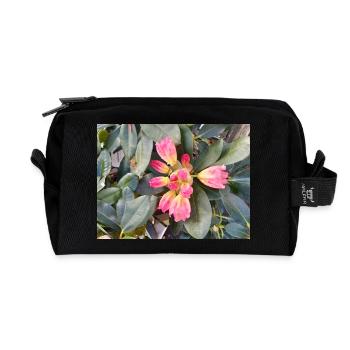 Orange-rosa Blüten auf grünem Laub - Recycelte Kulturtasche - Schwarz - Vorne