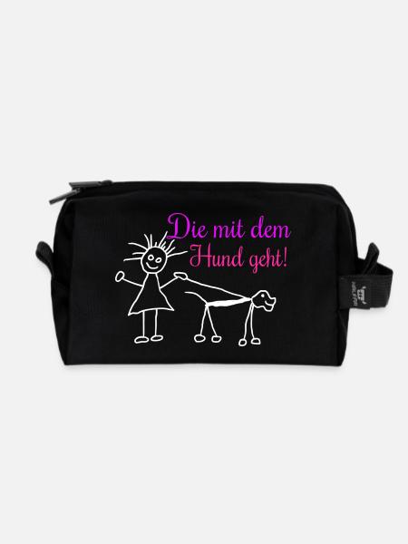 Die mit dem Hund geht ! - Recycelte Kulturtasche - Schwarz