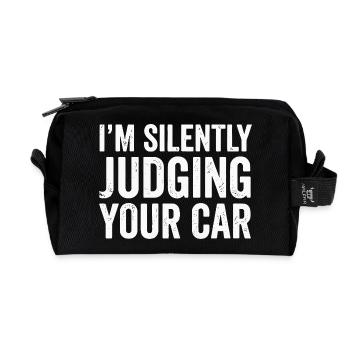 I'm Silently Judging Your Car Typografie - Recycelte Kulturtasche - Schwarz - Vorne