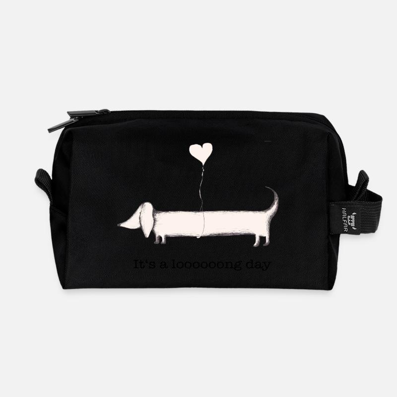 Dackel: it‘s a long day - Recycelte Kulturtasche - Schwarz