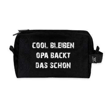 Opa backt das schon - unser backender Opa - Recycelte Kulturtasche - Schwarz - Vorne