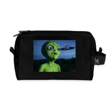 Grüner Alien Blickfang UFO - Recycelte Kulturtasche - Schwarz - Vorne