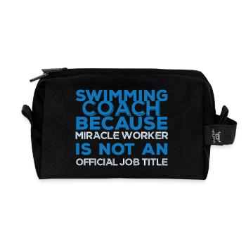 Schwimmen / Schwimmer: Swimming Coach, because - Recycelte Kulturtasche - Schwarz - Vorne