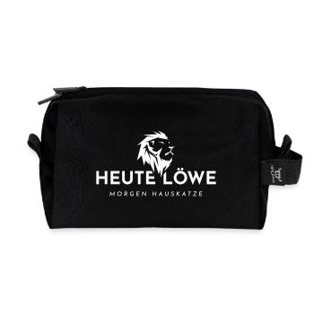 Heute Löwe, morgen Hauskatze – Lustiges JGA Design - Recycelte Kulturtasche - Schwarz - Vorne