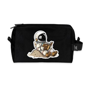 Astronaut bequem auf einem Planeten und liest - Recycelte Kulturtasche - Schwarz - Vorne