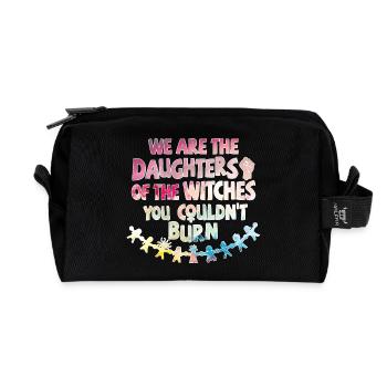 Nous sommes les filles des sorcières que tu n’as pas pu brûler - Trousse de toilette en tissu recyclé - noir - Devant