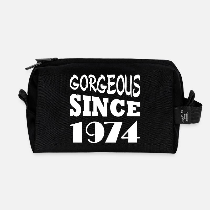 Gorgeous since 1974 - Recycelte Kulturtasche - Schwarz