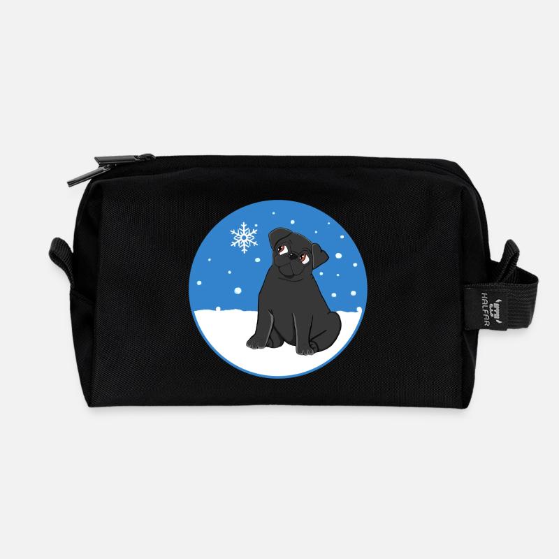 Schwarzer Mops im Schnee - Recycelte Kulturtasche - Schwarz
