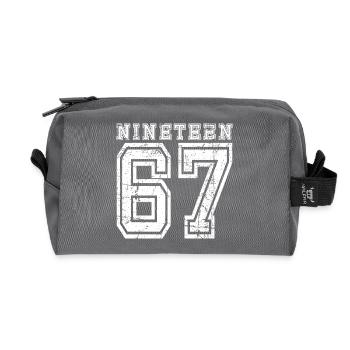 NINETEEN 1967 - Recycelte Kulturtasche - Anthrazit - Vorne