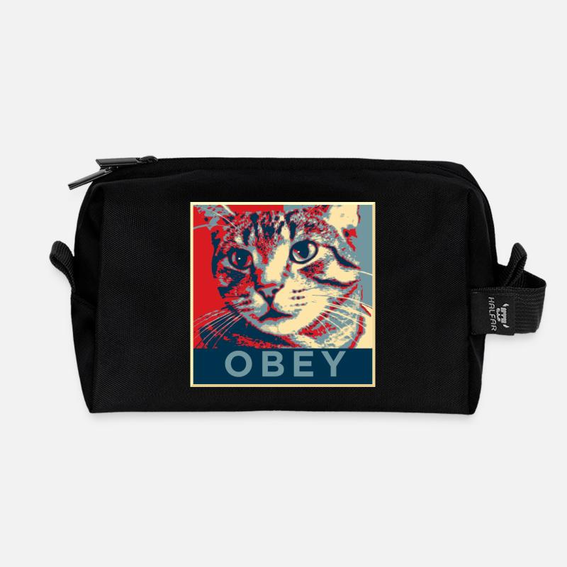 Obey the Cat! - Recycelte Kulturtasche - Schwarz