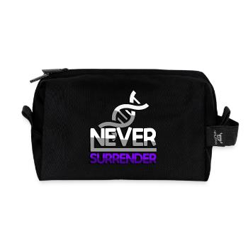 NEVER SURRENDER (Lila) + DNA - Gaming - Recycelte Kulturtasche - Schwarz - Vorne