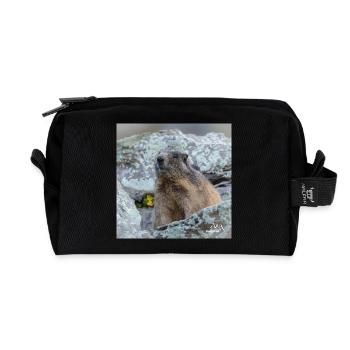 Murmeltier Porträt 6 - Alpen Deko und Geschenkidee - Recycelte Kulturtasche - Schwarz - Vorne