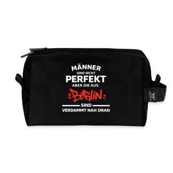 Männer aus Berlin Spruch - Recycelte Kulturtasche - Schwarz - Vorne