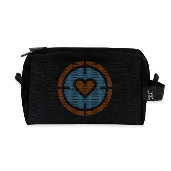 Herz im Ziel-Emblem, Wabenmuster - Recycelte Kulturtasche - Schwarz - Vorne