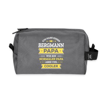 BERGMANN PAPA - COOLER ALS NORMAL, VATERTAG, HELD - Recycelte Kulturtasche - Anthrazit - Vorne