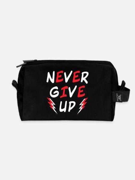 Never Give Up - Mut machen - motivieren - Kraft - Recycelte Kulturtasche - Schwarz