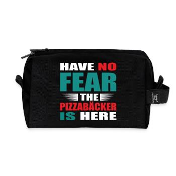 Have no Fear the Pizzabäcker is here Outfit - Recycelte Kulturtasche - Schwarz - Vorne