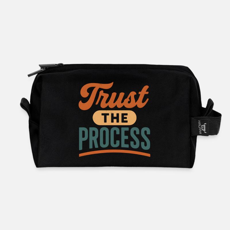 Trust the Process Retro Print - Recycelte Kulturtasche - Schwarz