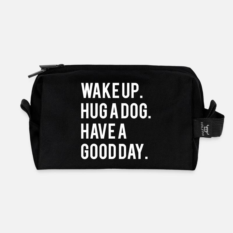 Wake up hug a dog - Recycelte Kulturtasche - Schwarz