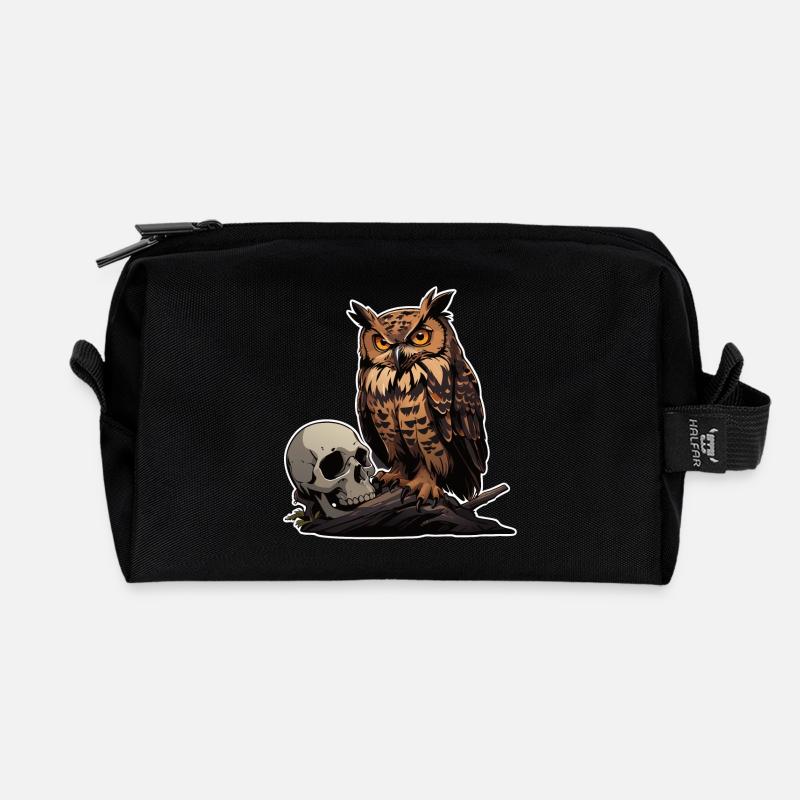 Mystische Eule sitzt auf einem Skull - Recycelte Kulturtasche - Schwarz