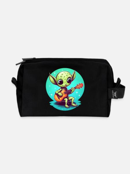 Süßer Alien spielt Gitarre im Sonnenuntergang - Recycelte Kulturtasche - Schwarz