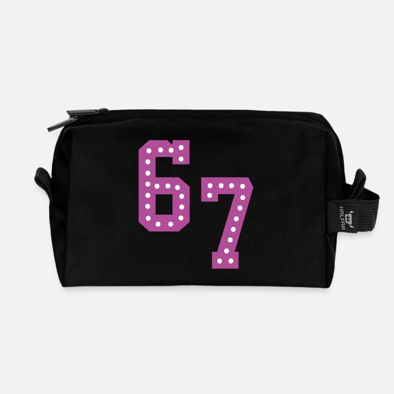 6 7 – Trendiges, minimalistisches Textdesign, - Recycelte Kulturtasche - Schwarz