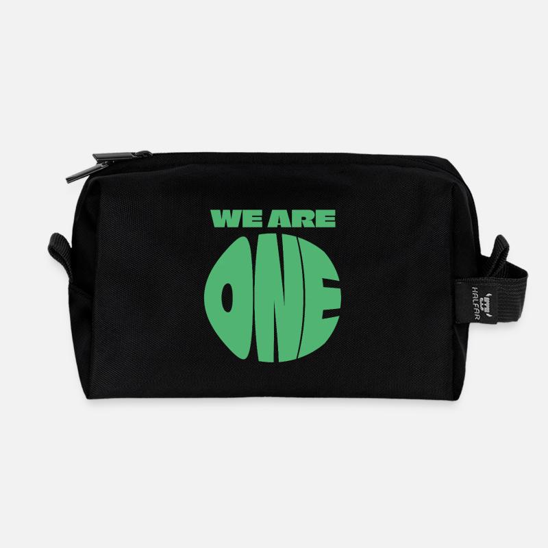 WE ARE ONE (ONE EARTH) - Recycelte Kulturtasche - Schwarz