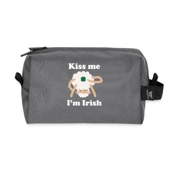 Kiss Me Im Irish Sheep Funny St Patricks Day Pun - Recycled Toiletry Zip Bag - anthracite - Front