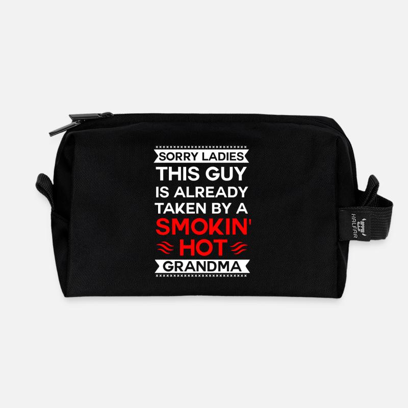 Taken by hot grandma - Recycelte Kulturtasche - Schwarz