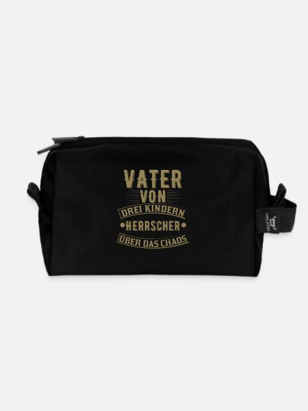 Vater von drei Kindern - Herrscher über das Chaos - Recycelte Kulturtasche - Schwarz